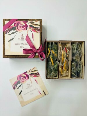 Набор травяных чаев 8 Марта Memories в подарочной деревянной шкатулке 15 пирамидок на чайник