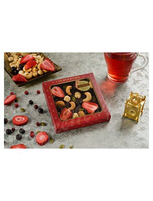 Chokodelika Шоколад темный с украшением Клубника, миндаль, фундук 75 г